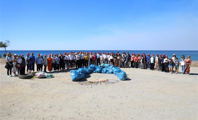 ALANYA BELEDİYESİ’NDEN SAHİL TEMİZLİĞİ