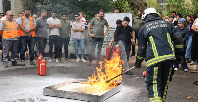 Büyükşehir Çalışanlarına Yangın Eğitimi ve Tatbikat