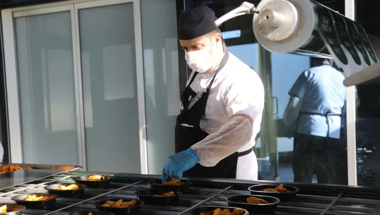 Çankaya’dan Her Gün 2 Bin Öğrenciye Sıcak Öğle Yemeği