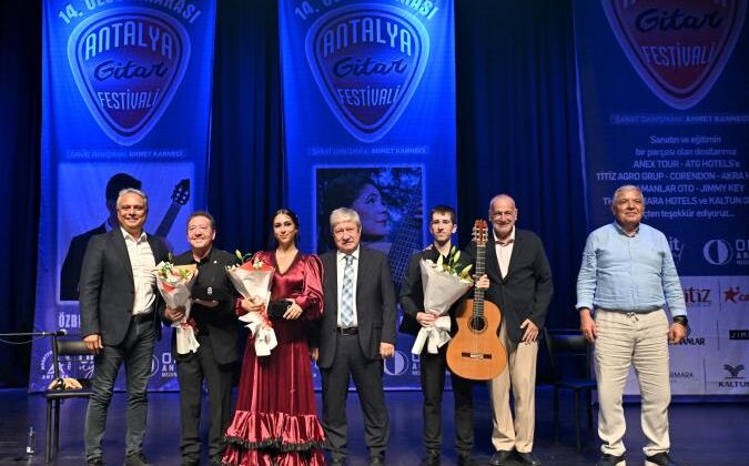 Muratpaşa’da Gitarın Büyüsü 14’üncü Kez Sahneye Taşındı