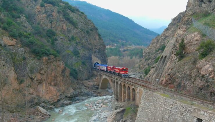 TURİSTİK KARAELMAS TRENİ SONBAHAR SEFERLERİNE BAŞLIYOR
