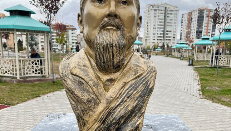 Abay Kunanbayev Büstü Restore Edildi