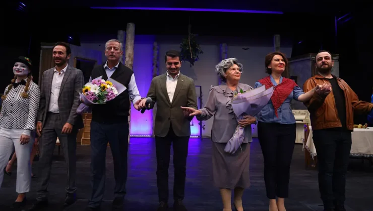 “Ağaçlar Ayakta Ölür” Atatürk Sanat Merkezi’nde Sahnelendi