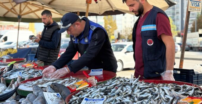 Balık Tezgâhlarına Sincan Belediyesi Zabıta Ekiplerinden Sıkı Denetim