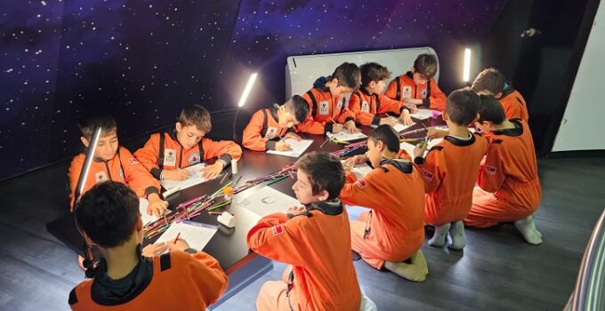 Çocuklar Uzayın Gizemini El Battani Uzay Evi’nde Keşfediyor