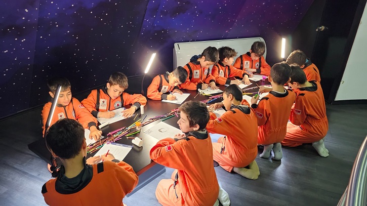 Çocuklar Uzayın Gizemini El Battani Uzay Evi’nde Keşfediyor