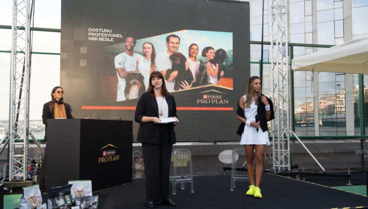 Milli Tenisçi Çağla Büyükakçay ve Kedisi İzo “Profesyonel Gibi” Beslenmenin Gücünü Gösterdi