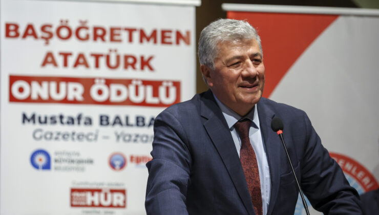 17. Başöğretmen Atatürk Onur Ödülü Mustafa Balbay’a Verildi