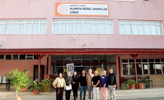 Heykeltıraşlar Öğrencilerle Buluştu