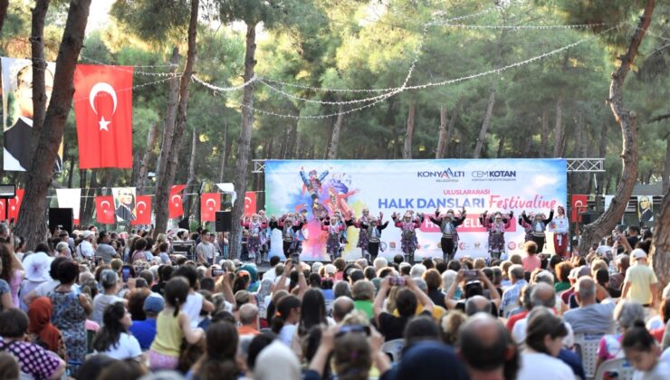 Halk Danslarının Kalbi Konyaaltı’nda Attı