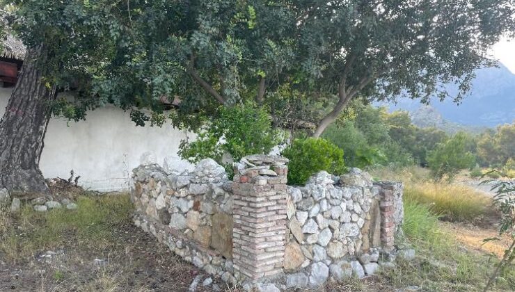 Kemer’de Osmanlı’dan Kalma Mezar