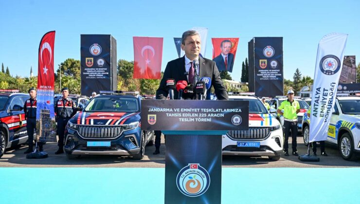 Antalya’da Emniyet ve Jandarma Teşkilatına 225 Yeni Araç Teslim Edildi