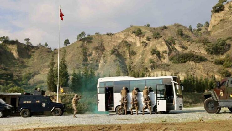 Özel Harekat Polislerinin Tatbikatı Gerçeği Aratmadı