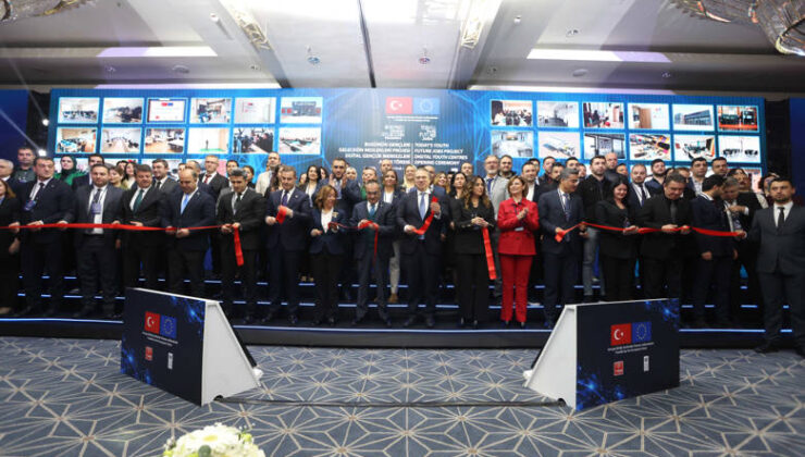 Büyükşehir Dijital Gençlik Merkezi Açıldı