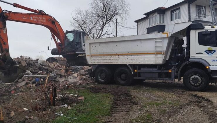 Pursaklar Belediyesi Metruk Yapıları Yıkıyor