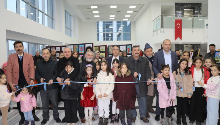 Sanat Atölyesi Kursiyerlerinin Çalışmaları Sergilendi