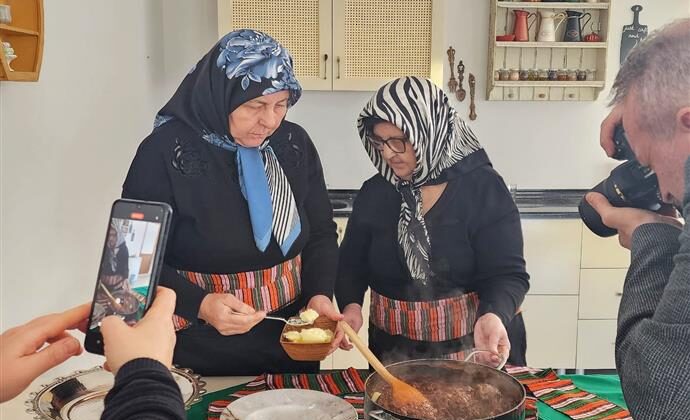 Öksüz Helvası Bakanlık Yemek Kitabına Giriyor
