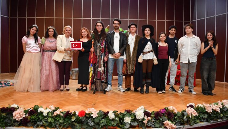 Altındağlı Çocuklara “Çizmeli Kedi” Tiyatrosu