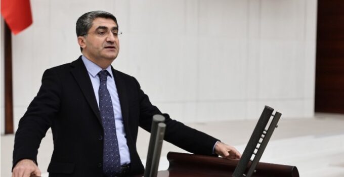 “Manşetle Ekonomi Yönetmenin Maliyeti”