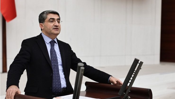 “Manşetle Ekonomi Yönetmenin Maliyeti”