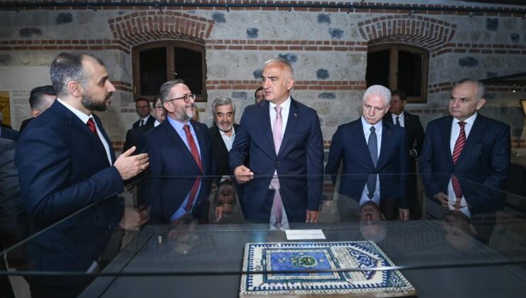 Yazma Eserlerle Hac Güzergâhına Yolculuk