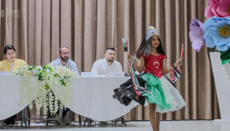 Yetenekli Miniklerden Geri Dönüşüm Defilesi