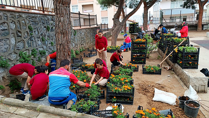 Kâğıthane Yazın Renklerine Büründü