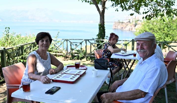 Kıdemli Kent Sakinleri Mangalada Kapıştı