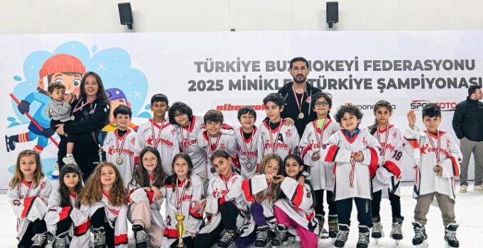 Minik Hokeycilerden Büyük Başarı