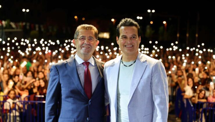 Çekmeköy’de 30 Ağustos Coşkusu Hakan Peker Konseriyle Zirveye Ulaştı