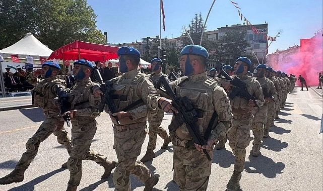 JÖH Taburunun 30 Ağustos Geçişi Göz Doldurdu