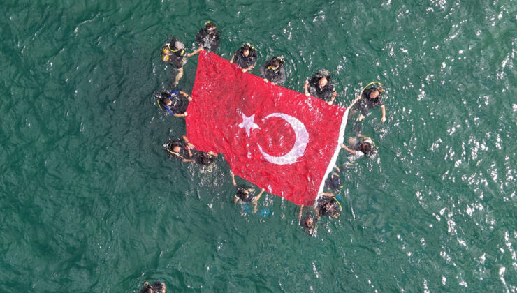 Engelliler, 30 Ağustos Zaferi İçin Su Altı Dalışı Yaptı