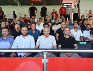 Kocagöz, Kepezspor Futbol AŞ-Karaman FK Maçını Tribünden İzledi