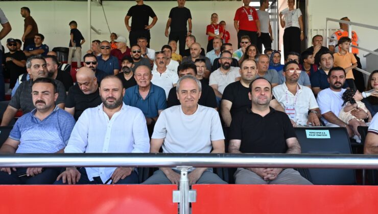 Kocagöz, Kepezspor Futbol AŞ-Karaman FK Maçını Tribünden İzledi