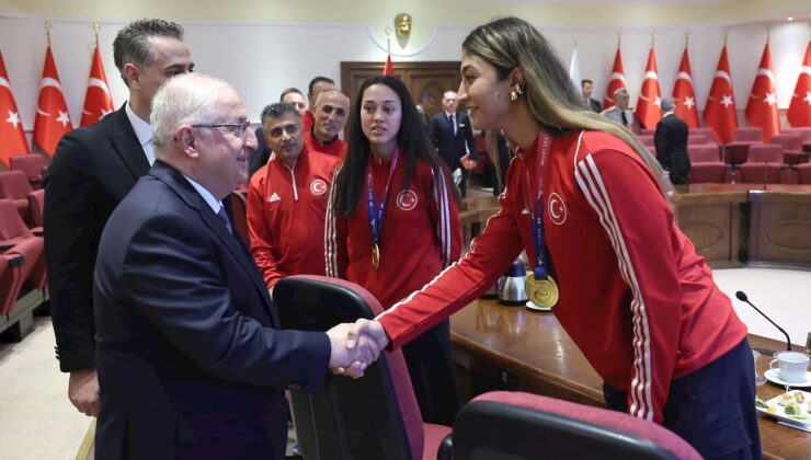 Bakan Güler, Taekwondo Millî Takımını Kabul Etti