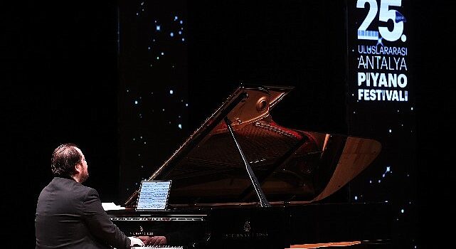 Gökhan Aybulus Antalyalıları Büyüledi