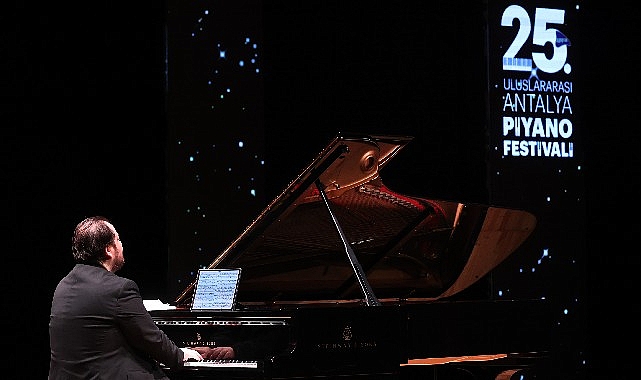 Gökhan Aybulus Antalyalıları Büyüledi