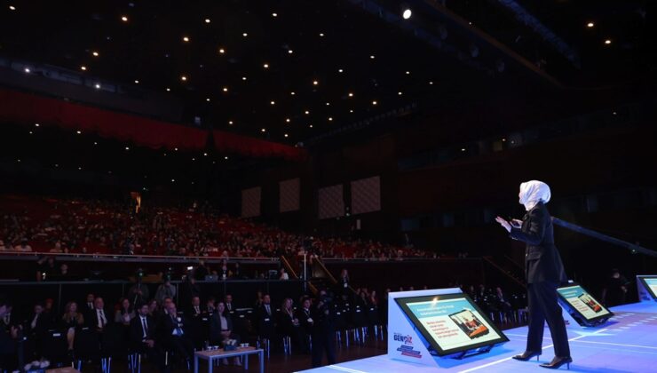 Bakan Göktaş, Halkbank Gençİz’25 Zirvesi’nde Konuştu