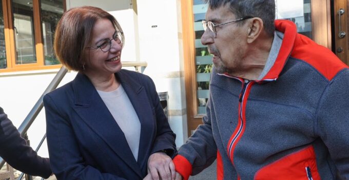 Başkan Köymen’den Duayen Sanatçıya Ziyaret