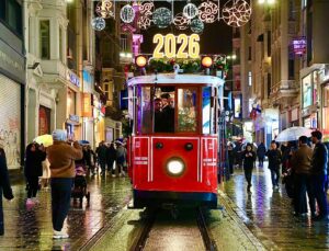 İETT’den İstiklal Caddesi’nde Yeni Yıl Sürprizi