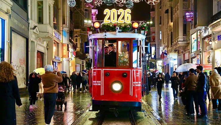 İETT’den İstiklal Caddesi’nde Yeni Yıl Sürprizi
