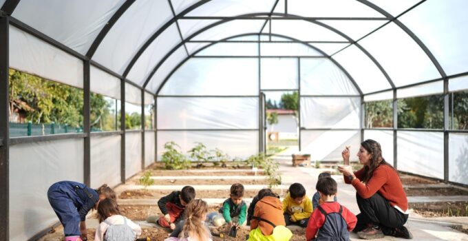 Minik Eller Tohumları Toprakla Buluşturdu