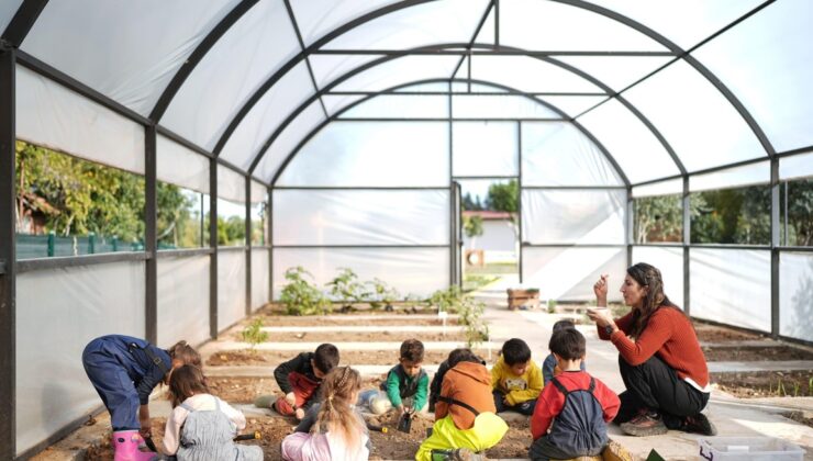 Minik Eller Tohumları Toprakla Buluşturdu