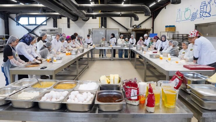 Öğrencilerden Yeni Yıl Öncesi Anlamlı Sürpriz