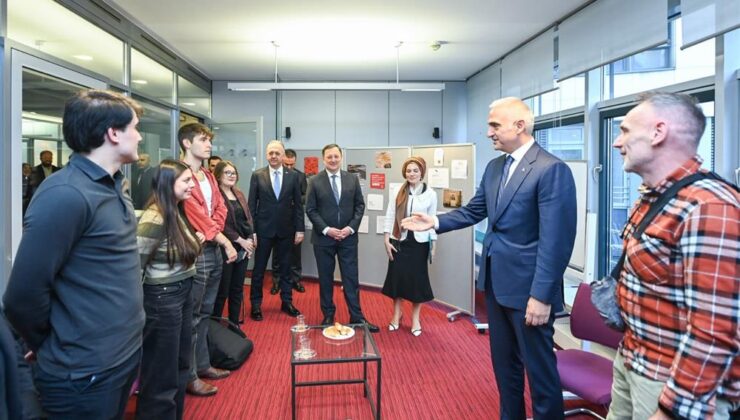 Bakan Ersoy, Berlin’de Türkçe Öğrenen Gençlerle Buluştu