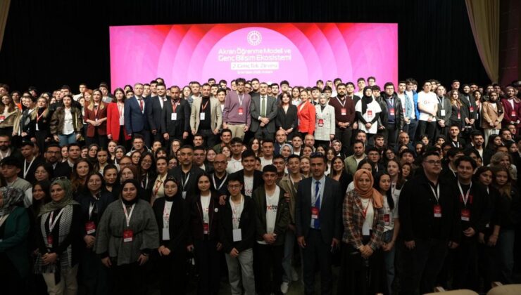Bakan Tekin, 2. GENÇTEK ZİRVESİ’ne Katıldı