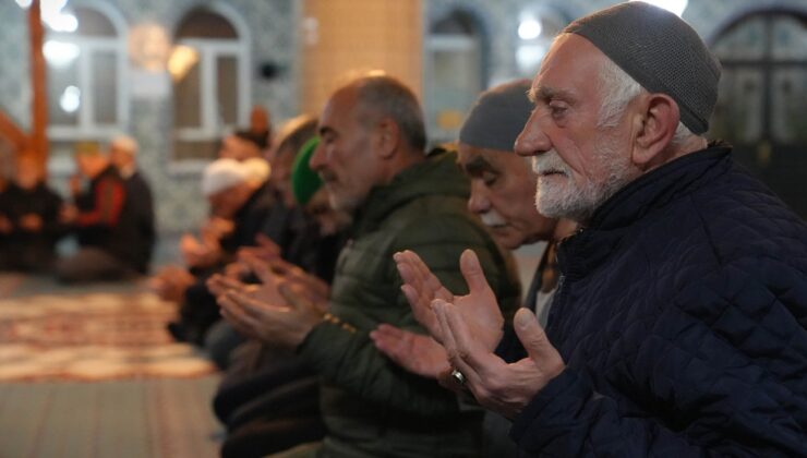 Okul Saldırısında Hayatını Kaybeden Öğretmen Ve Öğrenciler İçin Keçiören’deki Camilerde Mevlit Okutuldu