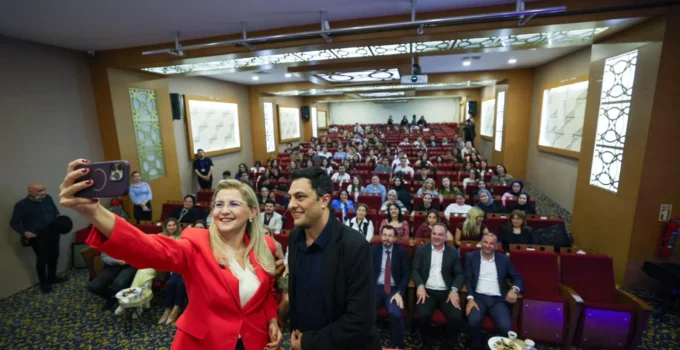 Başkan Ovalıoğlu Üniversitelilerle Buluştu