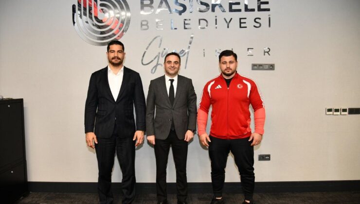 Başkan Özlü Güreşin Şampiyonlarını Ağırladı
