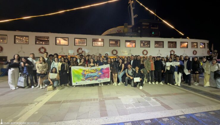 Genç İzmir Gönüllüleri, Bergama Vapuru’nda Buluştu